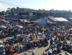 Antusias H-1 Thanksgiving, pasar di Manado sangat padat, makanan ekstrim juga tersedia