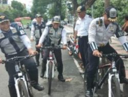 Patroli Bersepeda Dishub Manado sasar kendaraan parkir liar di jalan