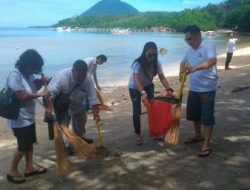 3 Tahun Kepemimpinan GSVL-Mor, DLH Manado bersih-bersih pantai