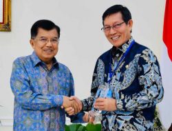 Walikota Manado terima penghargaan Top 45 Inovasi Pelayanan Publik dari Wapres Jusuf Kalla