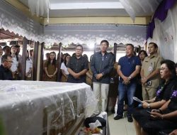 GSVL melayat ke rumah duka di Makasili atas meninggalnya ayah 3 pegawainya di Pemkot Manado