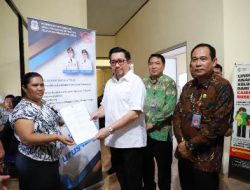Dekatkan pelayanan prima kepada masyarakat, Wawali Mor Bastiaan resmikan Service Point Perizinan di Tuminting dan Mapanget