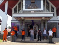 Panji Yosua PKB GMIM Wilayah Malabar semprot disinfektan di gereja-gereja