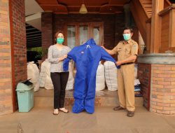 Walikota GSVL serahkan 320 APD ke Puskesmas hasil donasi pejabat Pemkot Manado tahap II