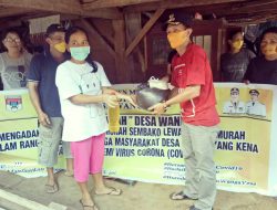 Bantu warga lewat pasar murah, Bumdes Wanga salurkan paket sembako