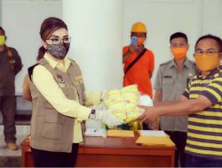 Bupati CEP bagi APD kepada petugas medis dan pos jaga di desa/kelurahan