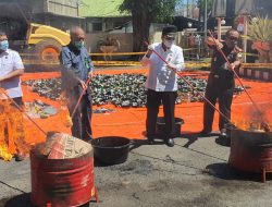 Wakili GSVL, Sekda Micler ikut memusnahkan miras ilegal, narkoba dan sajam