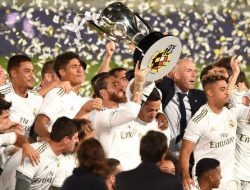 Real Madrid angkat trofi LaLiga tanpa kehadiran fans