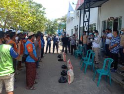 Buruh pelabuhan senang terima bansos Covid-19 dari Walikota GSVL