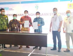 Terbaik tingkat nasional, Bupati James Sumendap raih penghargaan dari PLN