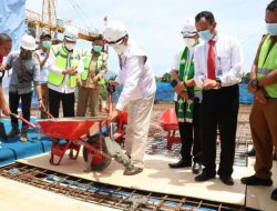 Walikota GSVL pimpin prosesi topping off proyek gedung RSUD Manado