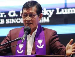 Bukan sebagai Walikota, Pnt Vicky Lumentut khadim ibadah awal bulan Pemkot Manado