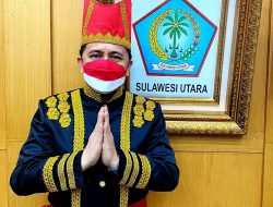 Gagah! Pejabat Kemendagri mantan Pjs Gubernur Sulut ini pakai Baju Adat Minahasa saat upacara HUT 76 RI