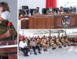 Bupati FDW tugaskan pejabat eselon II dan III bawa warga divaksinasi 3 orang tiap hari