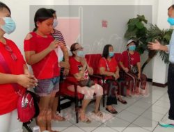 Berseragam merah, puluhan warga Rusunawa Tingkulu kembali datangi DPRD Manado: Kasihan anak-anak kami