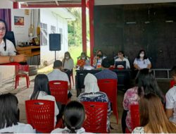 Kadinsos Mitra Selvie Lendombela kumpulkan ratusan operator desa dan kelurahan