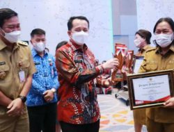 Mitra kembali ditorehkan prestasi, Bupati Sumendap terima penghargaan PPD 2022