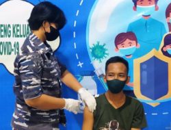 TNI AL genjot serbuan vaksinasi di Talaud, Bupati E2L: Warga jangan takut