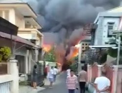 Kebakaran hanguskan 2 rumah di belakang Mapolda Sulut, tidak ada korban jiwa