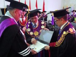 Olly Dondokambey Terima Gelar Doktor Kehormatan dari Unsrat