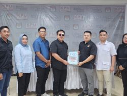 Tonny Hendrik Lasut pimpin TKD Prabowo-Gibran Minahasa Tenggara mendaftar ke KPU