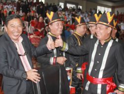 Hadiri paripurna istimewa HUT ke-21 Minsel, James Sumendap jadi pusat perhatian