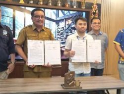 Terus Libatkan Anak Muda Membangun Bitung, Walikota Maurits Mantiri Teken MoU Layanan Internet dengan Pemuda 21 Tahun