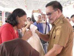 Walikota Bitung Maurits Mantiri Luncurkan Program Bantuan Pangan Beras untuk 12.221 KK