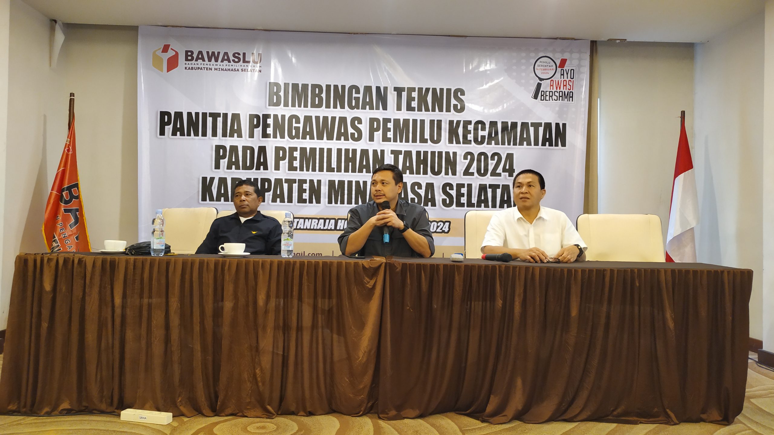 Ketua Bawaslu Provinsi Sulut Ardiles Mewoh didampingi Kordiv P3S Bawaslu Minsel La Ode Irwandi dan Kordiv HP2H Franny Sengkey (foto bsc)