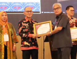 Pj Bupati Ronald Sorongan Terima Penghargaan dari BKKBN