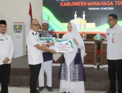 Pj Bupati Ronald Sorongan Lepas 26 Orang Calon Jamaah Haji Mitra