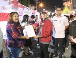 Momentum HUT ke-17 Mitra, Pj Bupati Sorongan Serahkan NIB Bagi 8 Pelaku Usaha