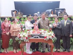 Paripurna HUT ke-17 Mitra, Pj Bupati Sorongan Berpesan Utamakan Pelayanan Bagi Masyarakat