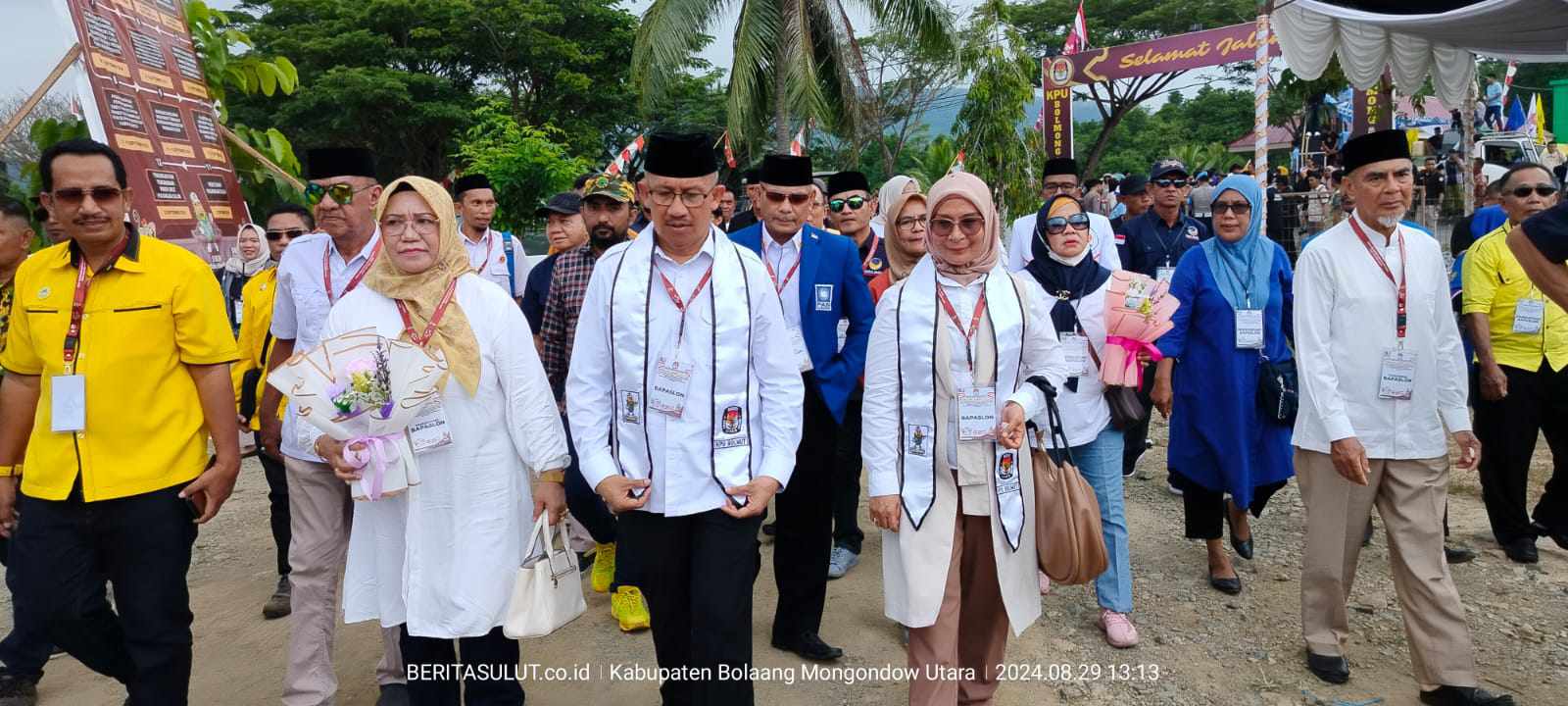 Pasangan ANDALAN saat memasuki kantor KPU Bolmut