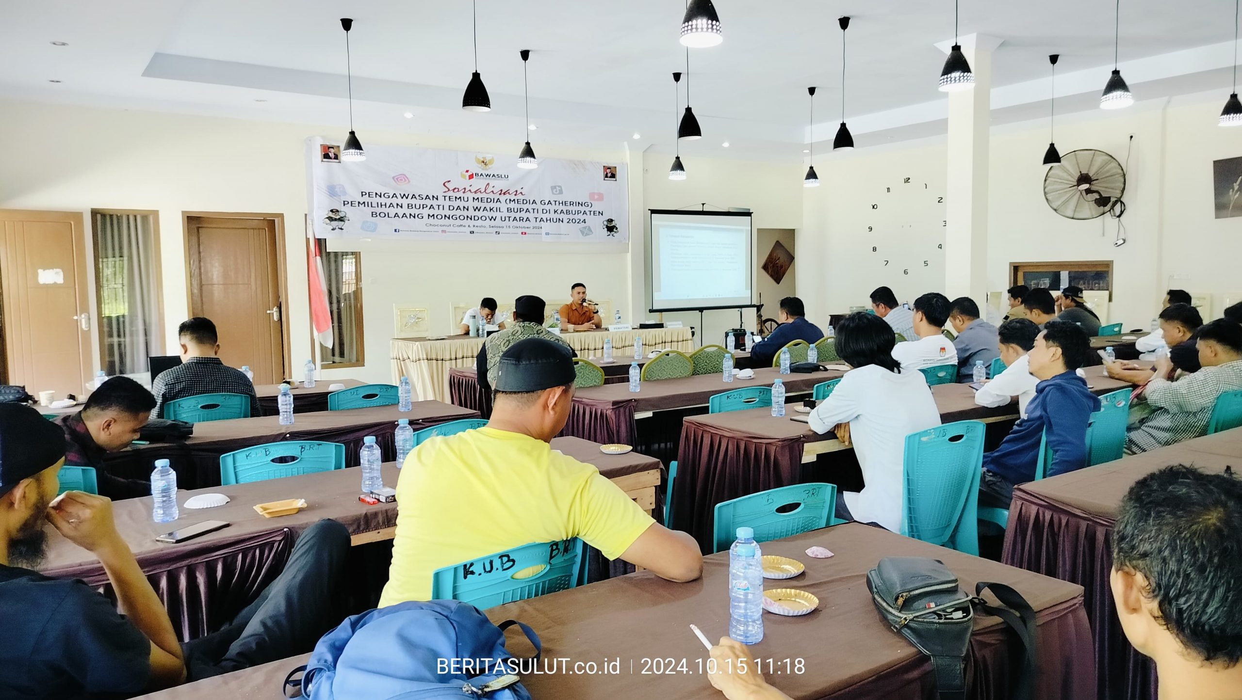 Suasana sosialisasi pengawasan temu media (media gathering) pemilihan bupati dan wakil bupati di Kabupaten Bolaang Mongondow Utara tahun 2024
