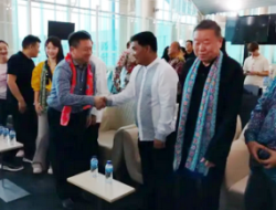 Terbang Langsung Perdana dari Nanjing, Gubernur YSK Sambut Turis China Masuk Manado: Silakan Nikmati Keindahan Alam Sulawesi Utara