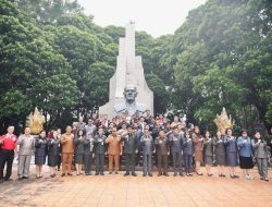 YSK Ziarah di Makam para Mantan Gubernur Sulut: Penghubung Masa Lalu, Sekarang dan Masa Depan