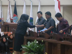 Haslinda Rotinsulu Bacakan Pembandangan Umum Fraksi Partai NasDem Terhadap Ranperda Perumda Pembangun Sulut